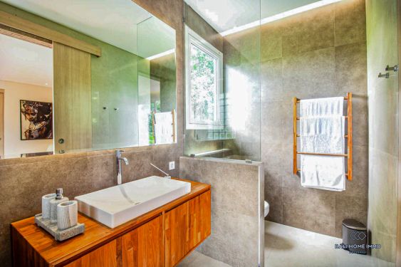 Image 14 from Villa Pemandangan Sawah 4 Kamar Dijual di Bali Kerobokan