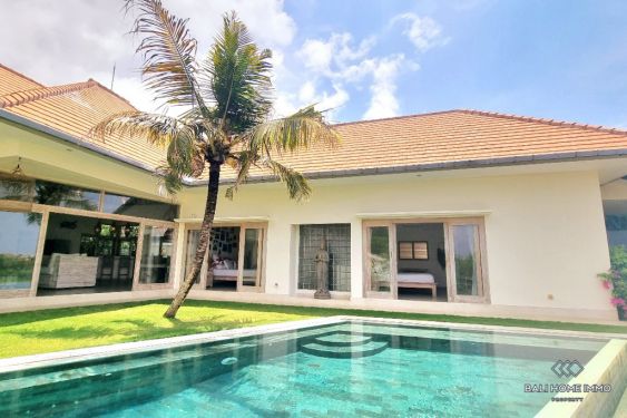 Image 1 from Villa de 3 chambres avec vue sur Ricefield à vendre en bail à Bali Canggu côté résidentiel