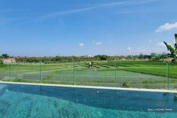 Image 2 from Villa de 3 chambres avec vue sur Ricefield à vendre en bail à Bali Canggu côté résidentiel