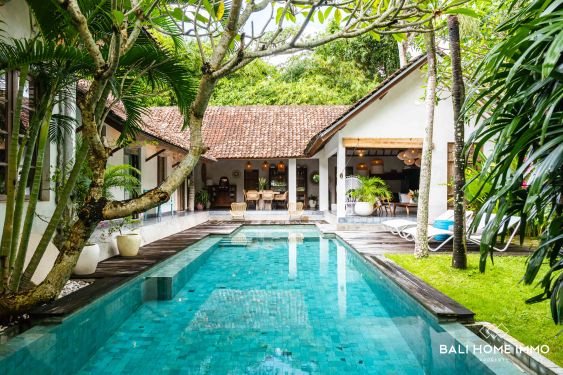 Vila Bohemian Tepi Sungai dengan 3 Kamar Dijual dan Disewakan dekat Umalas Semer
