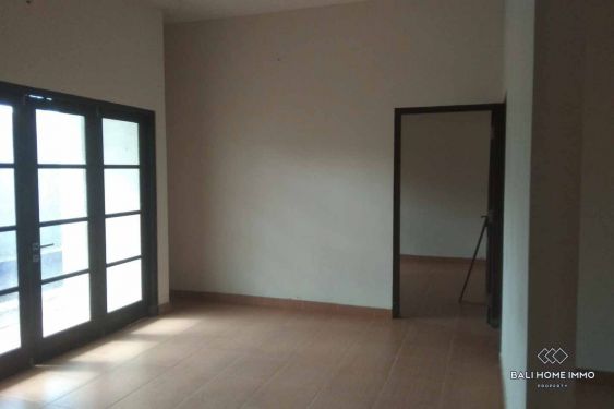 Image 9 from Vila 3 Kamar Tidur Riverside untuk Direnovasi Dijual Hak Milik di Bali Seminyak