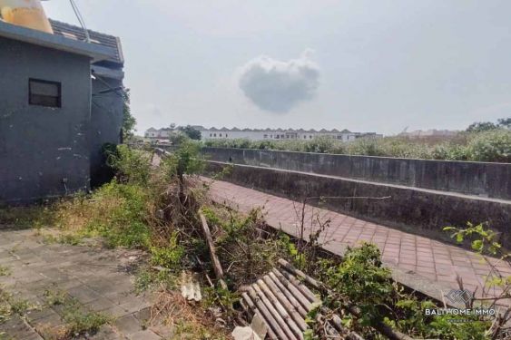 Image 5 from Vila 3 Kamar Tidur Riverside untuk Direnovasi Dijual Hak Milik di Bali Seminyak