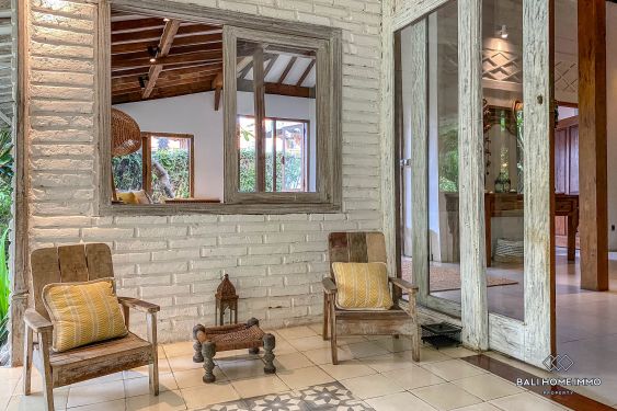 Image 2 from Rustic style 3 Bedroom villa for sale leasehold in Bali Canggu Nelayan Beach