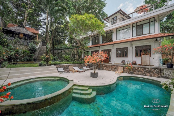 Spacious 10 bedrooms retreat villa concept for sale leasehold in Bali Cepaka