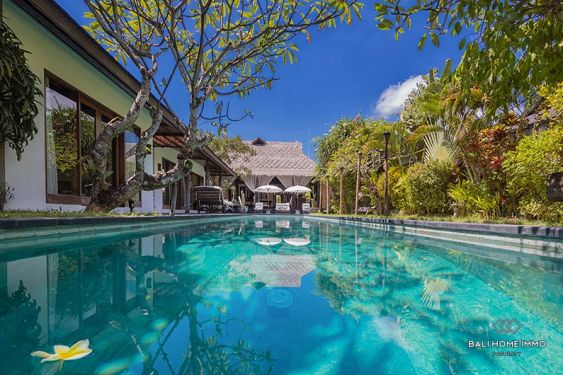 Image 1 from Spacieuse villa de 2 unités à vendre en location à Bali Seminyak