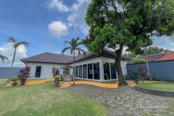 Image 17 from Villa Keluarga 3 Kamar yang Luas Disewakan di Kerobokan Bali