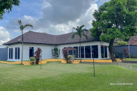 Image 16 from Villa Keluarga 3 Kamar yang Luas Disewakan di Kerobokan Bali