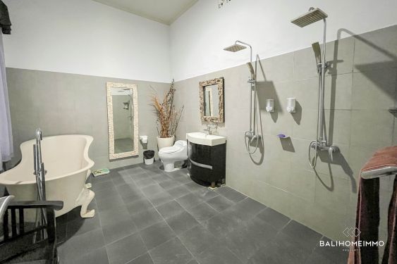 Image 12 from Villa Keluarga 3 Kamar yang Luas Disewakan di Kerobokan Bali