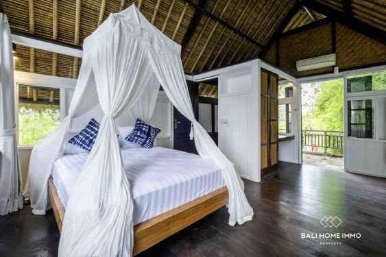 Image 9 from Spacious 3-Bedroom Family Villa with Garden for Rent in Seminyak