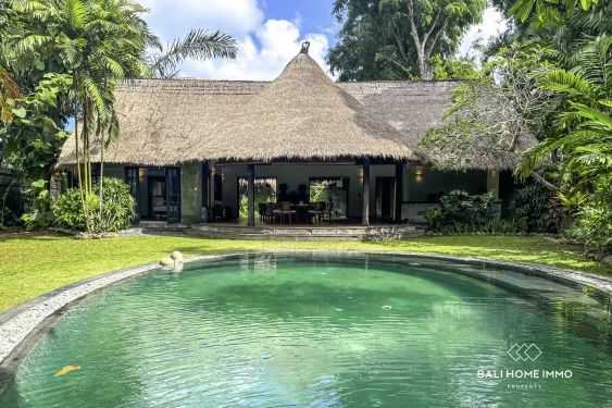 Image 1 from Disewakan Vila Keluarga 3 Kamar dengan Taman di Seminyak