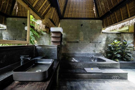 Image 14 from Spacious 3-Bedroom Family Villa with Garden for Rent in Seminyak