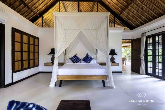 Image 7 from Spacious 3-Bedroom Family Villa with Garden for Rent in Seminyak