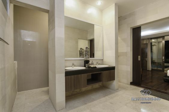 Image 11 from Vila Luas 3 Kamar Tidur dengan Pemandangan Laut untuk Disewa di Nusa Dua