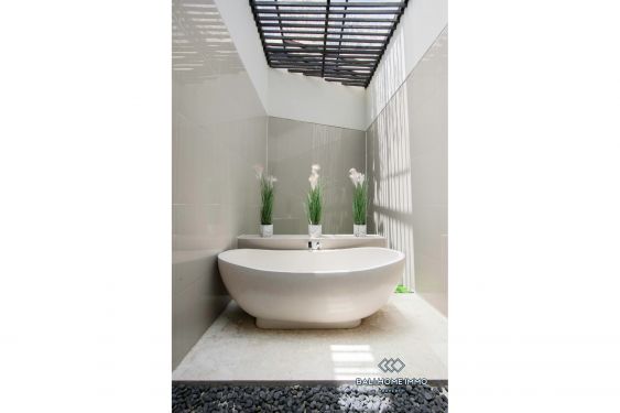 Image 14 from Vila Luas 3 Kamar Tidur dengan Pemandangan Laut untuk Disewa di Nusa Dua