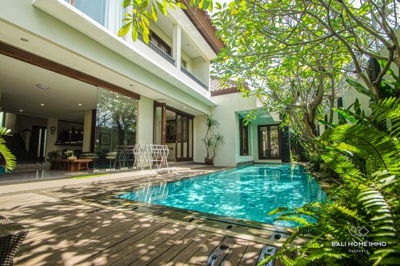 Image 1 from Spacieuse villa de 5 chambres à louer au mois à Bali Kuta Legian