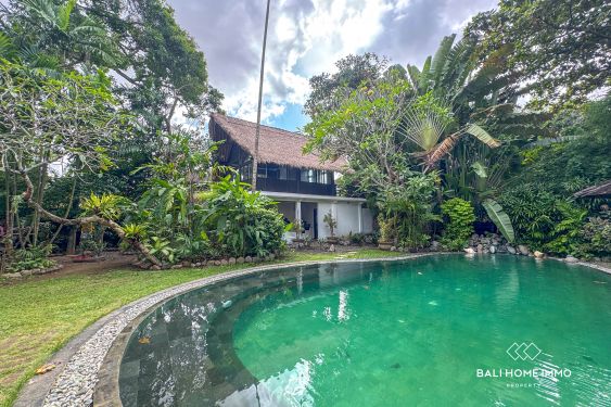 Image 2 from Disewakan Vila Keluarga 3 Kamar dengan Taman di Seminyak