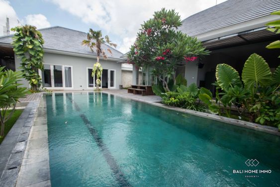Image 3 from Villa luas 3 kamar tidur disewakan tahunan di Bali Kerobokan