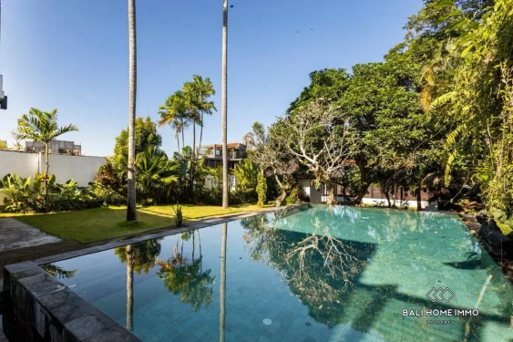 Image 2 from VILA 3 KAMAR TIDUR YANG LUAS UNTUK DISEWAKAN DI TEPI PANTAI PERERENAN BALI