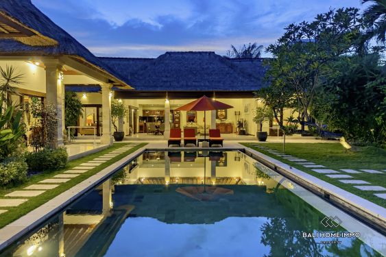 Spacieuse villa familiale de 4 chambres à louer à Seminyak, en bord de mer