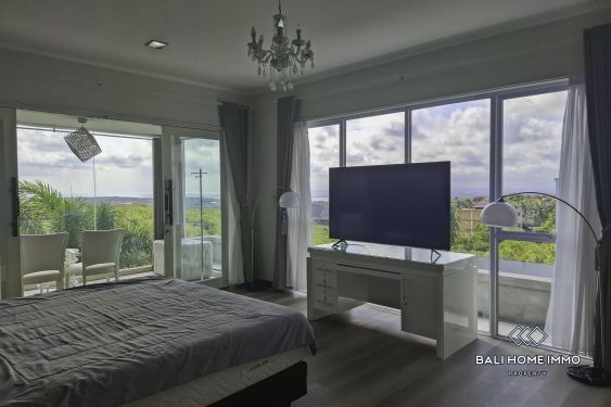 Image 12 from Villa Luas dengan 4 Kamar Tidur dan Pemandangan Laut Dijual di Ungasan