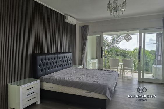 Image 10 from Villa Luas dengan 4 Kamar Tidur dan Pemandangan Laut Dijual di Ungasan