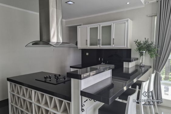 Image 7 from Villa Luas dengan 4 Kamar Tidur dan Pemandangan Laut Dijual di Ungasan