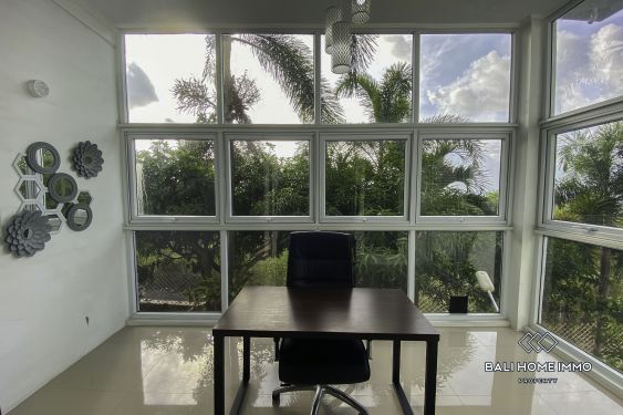 Image 20 from Villa Luas dengan 4 Kamar Tidur dan Pemandangan Laut Dijual di Ungasan