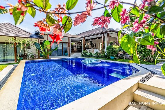 Image 2 from SPACIOUS 5 BEDROOM VILLA FOR SALE AND RENTAL IN BALI UMALAS