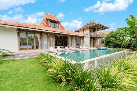 Spacieuse villa de 4 chambres avec terrain adjacent disponible – À vendre à Tumbak Bayuh