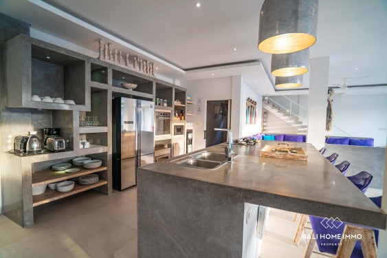 Image 6 from Villa spacieuse de 4 chambres avec piscine à débordement à vendre à Seminyak, Bali