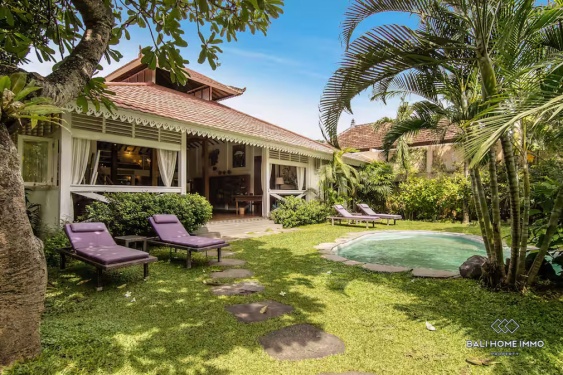 Villa Luas dengan 5 Kamar Dijual di Bali, Tepi Pantai Seminyak dan Pusat Kota