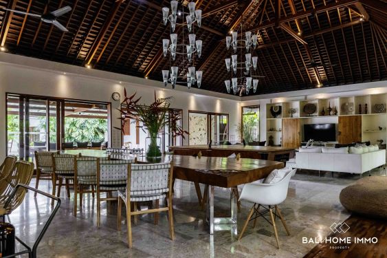 Image 11 from Villa de 5 chambres avec vue sur la ceinture de verdure à vendre près de Berawa Canggu