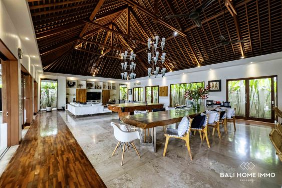 Image 4 from Villa de 5 chambres avec vue sur la ceinture de verdure à vendre près de Berawa Canggu