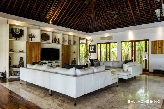 Image 5 from Villa de 5 chambres avec vue sur la ceinture de verdure à vendre près de Berawa Canggu