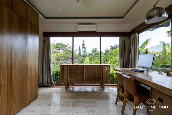 Image 14 from Villa de 5 chambres avec vue sur la ceinture de verdure à vendre près de Berawa Canggu