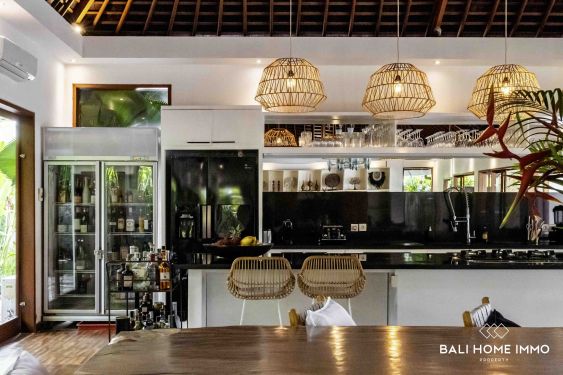 Image 12 from Villa de 5 chambres avec vue sur la ceinture de verdure à vendre près de Berawa Canggu