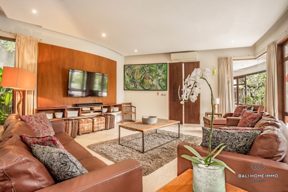 Image 9 from Villa luas dengan 5 kamar untuk disewa bulanan di Umalas, Bali.