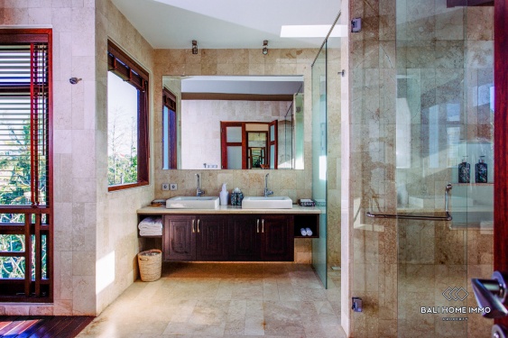 Image 15 from Villa luas dengan 5 kamar untuk disewa bulanan di Umalas, Bali.