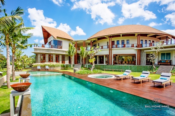 Image 18 from Villa luas dengan 5 kamar untuk disewa bulanan di Umalas, Bali.