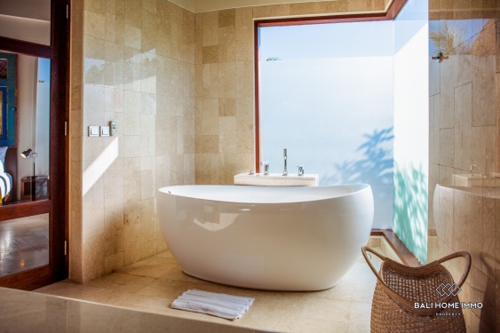 Image 16 from Villa luas dengan 5 kamar untuk disewa bulanan di Umalas, Bali.