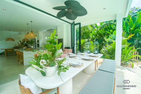 Image 6 from VILLA 5 KAMAR TIDUR LUAS DIKONTRAKAN DI TEPI PANTAI PERERENAN BALI