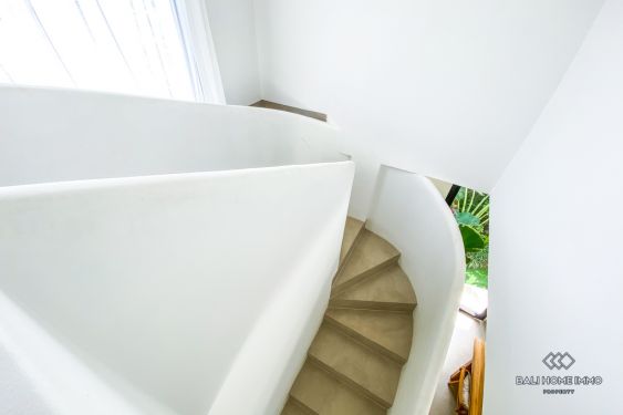 Image 14 from VILLA 5 KAMAR TIDUR LUAS DIKONTRAKAN DI TEPI PANTAI PERERENAN BALI