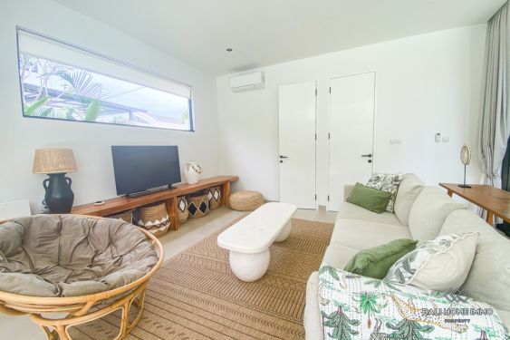 Image 10 from VILLA 5 KAMAR TIDUR LUAS DIKONTRAKAN DI TEPI PANTAI PERERENAN BALI