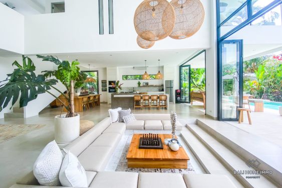 Image 11 from VILLA 5 KAMAR TIDUR LUAS DIKONTRAKAN DI TEPI PANTAI PERERENAN BALI