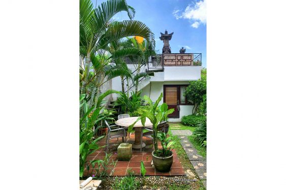 Image 2 from Spacious 6 Bedroom Villa for Monthly and Yearly Rental in Bali Kerobokan
