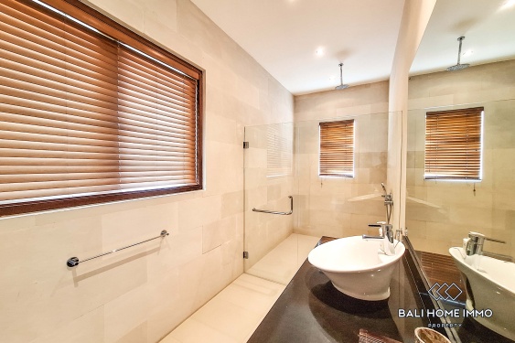 Image 17 from Dijual Villa Keluarga 7 Kamar Luas di Canggu Batu Bolong