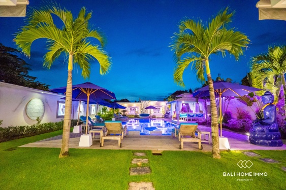 Image 12 from Spacious 2 units 4-Bedroom Villa with Infinity Pool for sale in Seminyak Bali