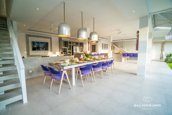 Image 3 from Spacious 2 units 4-Bedroom Villa with Infinity Pool for sale in Seminyak Bali