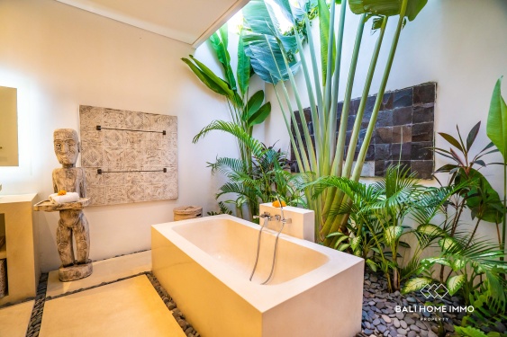 Image 8 from Spacious 2 units 4-Bedroom Villa with Infinity Pool for sale in Seminyak Bali