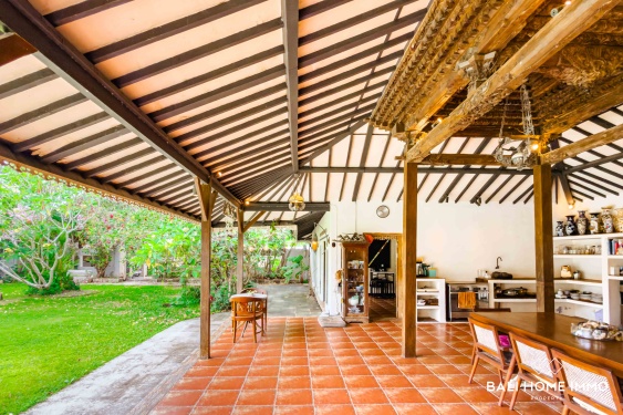 Image 13 from SPACIOUS 8 BEDROOMS JOGLO STYLE VILLA FOR SALE FREEHOLD IN BALI JIMBARAN